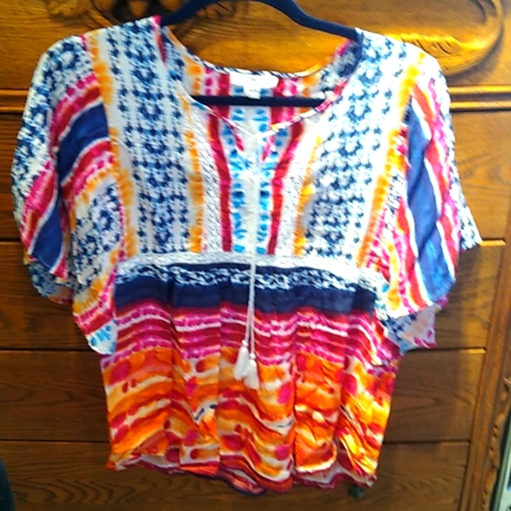 Beautiful bright top in a vibrant multi color pattern, perfect for summer.